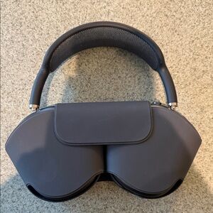 Apple AirPods Max in Space Gray